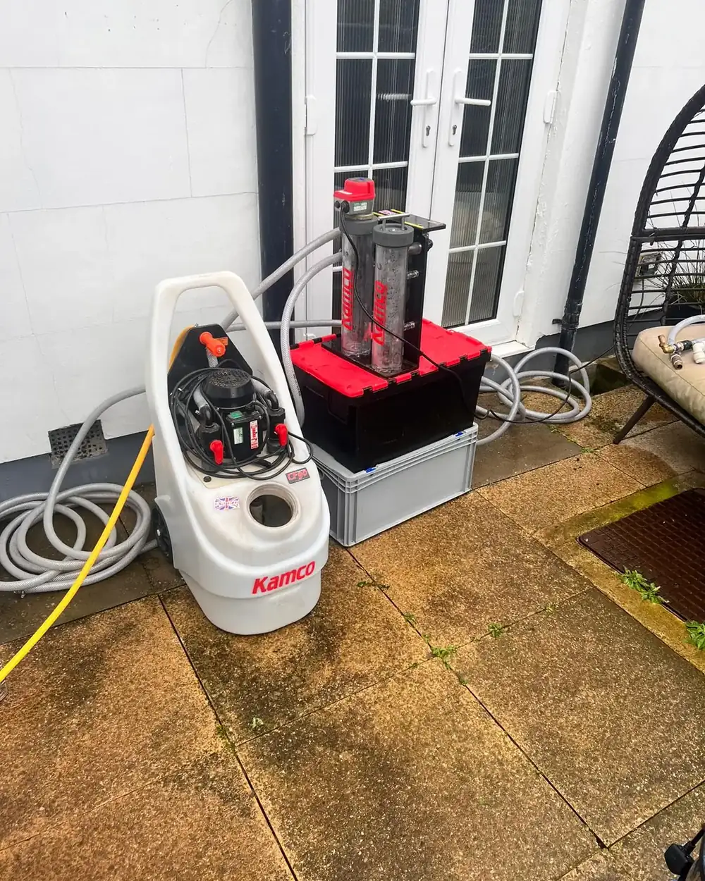 Power flushing pump and MagnaCleanse set up on a central heating system